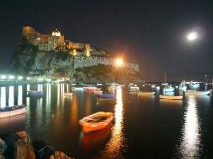Castello_Aragonese_di_notte